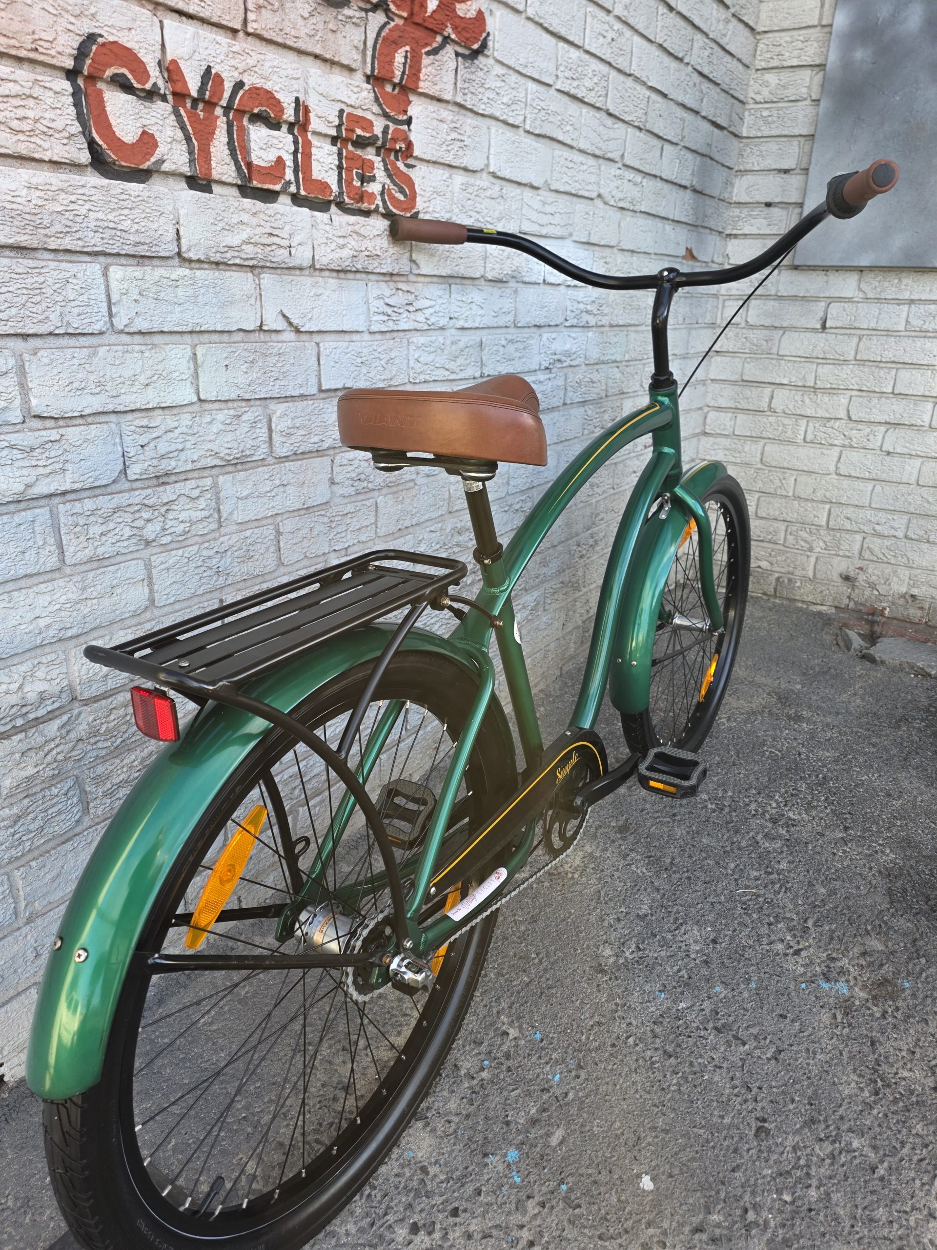 LIKE NEW!!! Pre-Owned Giant Simple Three Beach Cruiser 3 SPEED - Image 11