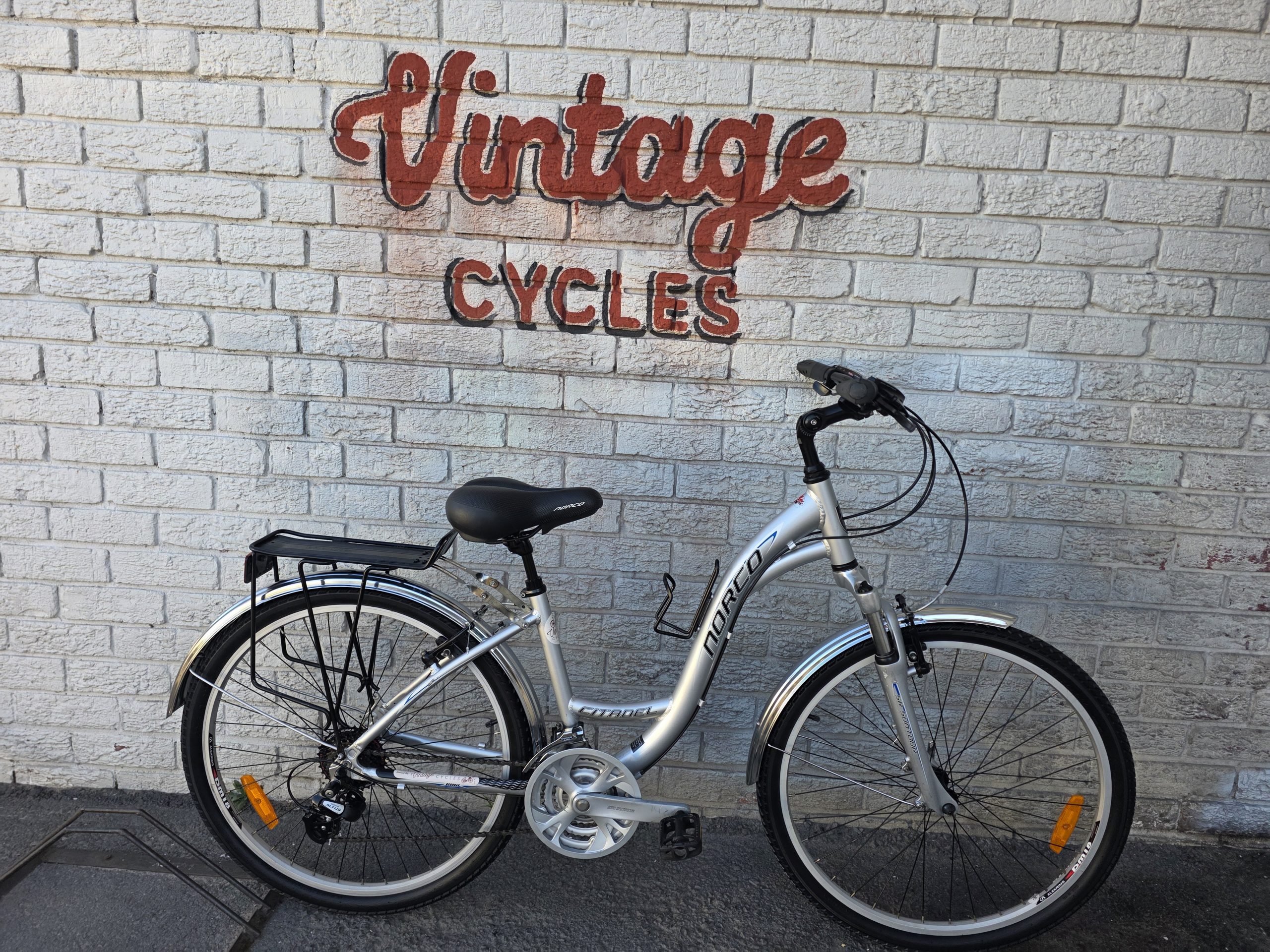 Pre-Owned Norco Citadel 24 Speed City/Beach Cruiser SMALL